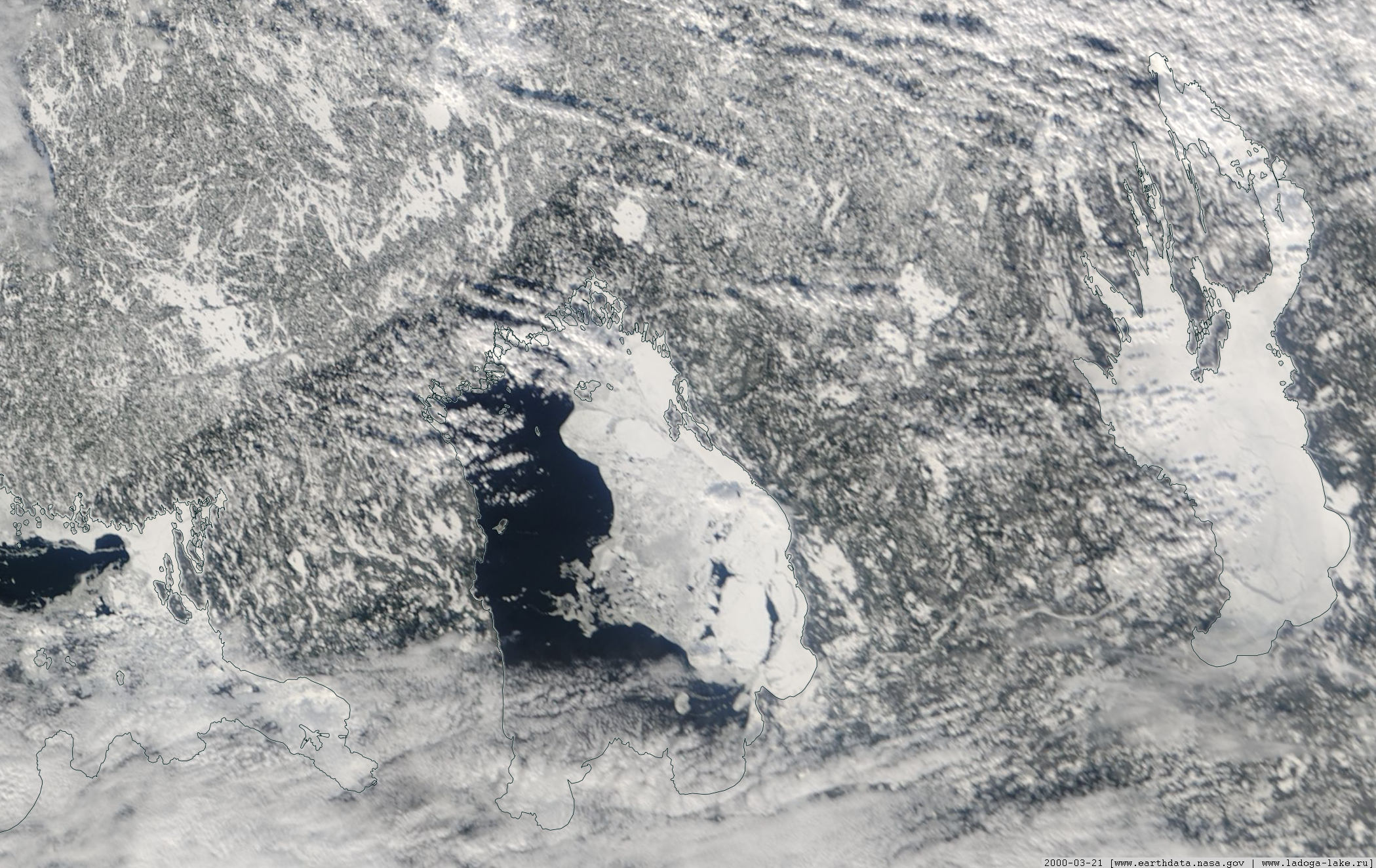Онежское озеро ледовая. Ледовая обстановка Онежское озеро. Космический снимок Онежского озера. Ледовая обстановка на Ладоге. Ладожское озеро состояние льда.