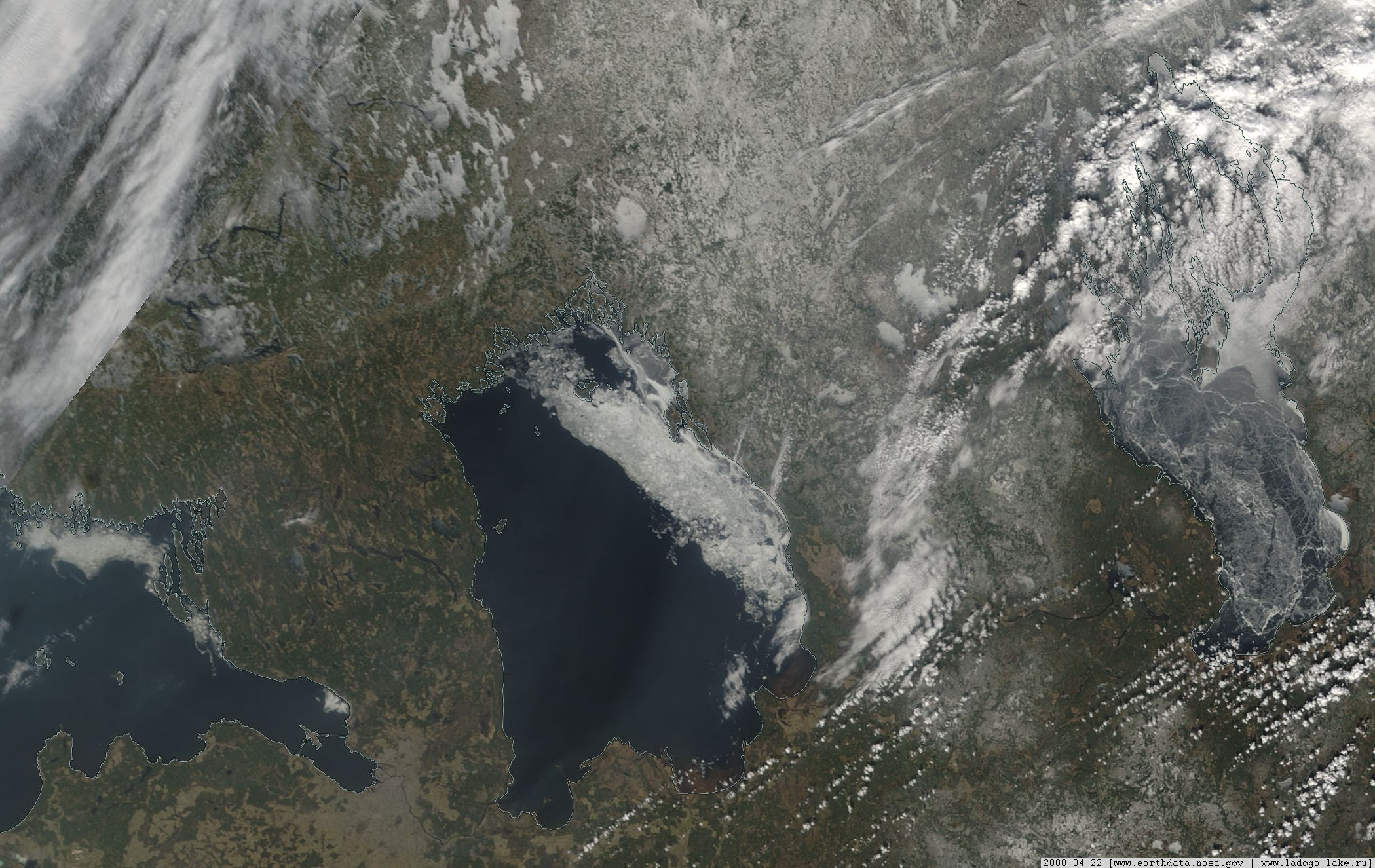 Онежское озеро ледовая. Космический снимок Онежского озера. Онежское озеро из космоса. Ледовая обстановка Онежское озеро. Ледовая обстановка на Ладоге.