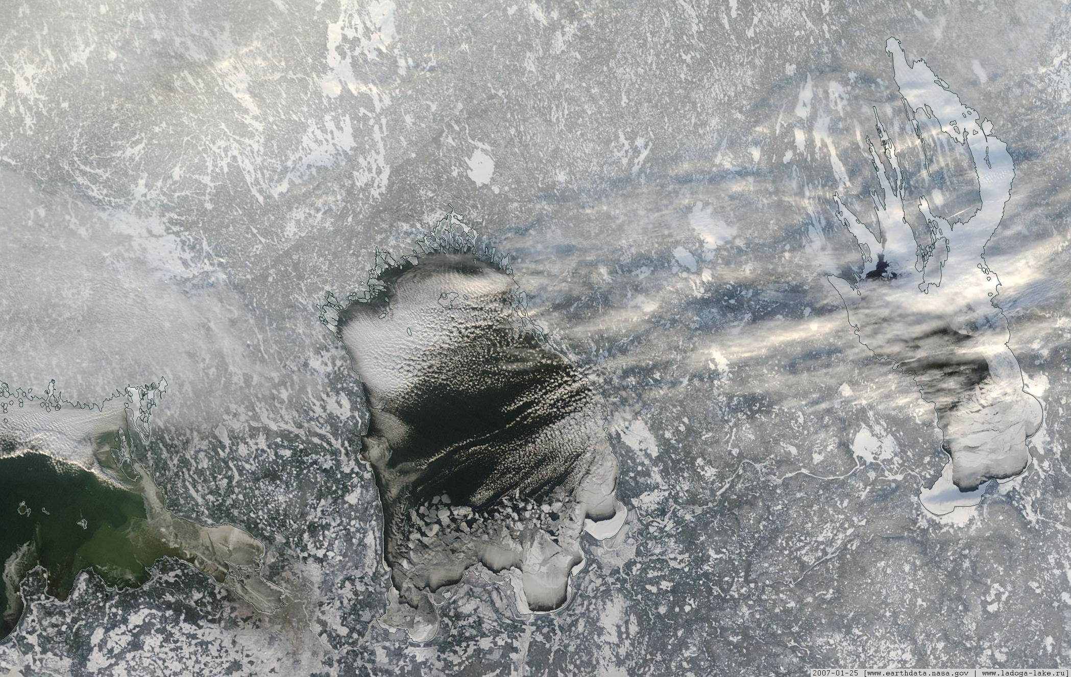 Ледовая обстановка ладоге в реальном времени. Ледовая обстановка Онежское озеро. Ледовая обстановка на Онежском озере на сегодня снимки со спутника. Ледовая обстановка на Онежском озере на сегодня. Онежское озеро со спутника.