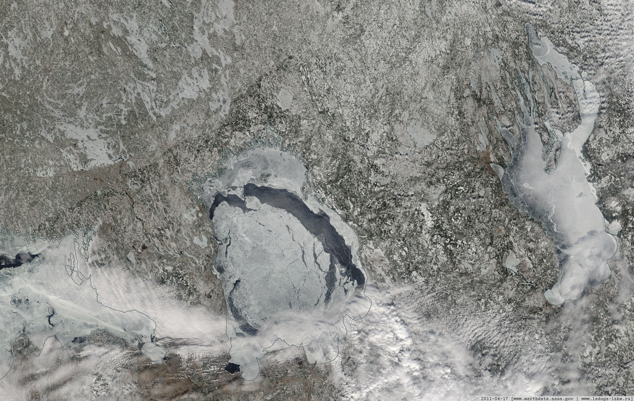 Ледовая обстановка ладоге в реальном времени. Ледовая обстановка на Ладоге. Ледовая обстановка Онежское озеро. Космический снимок Онежского озера. Онежское озеро со спутника сейчас.