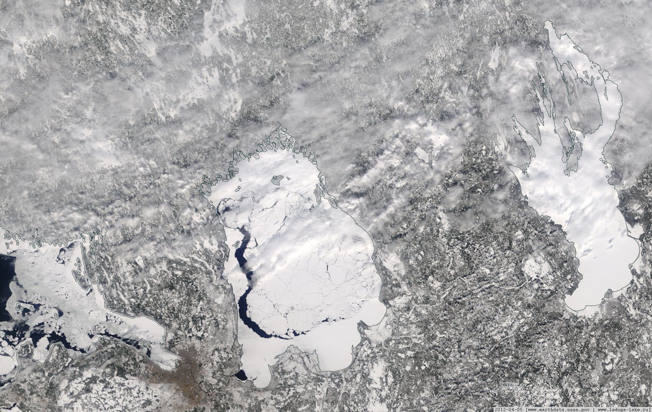 Онежское озеро ледовая. Космический снимок Онежского озера. Ледовая обстановка на Ладоге. Ледовая обстановка Ладожское озеро. Ладога лайк ледовая обстановка.