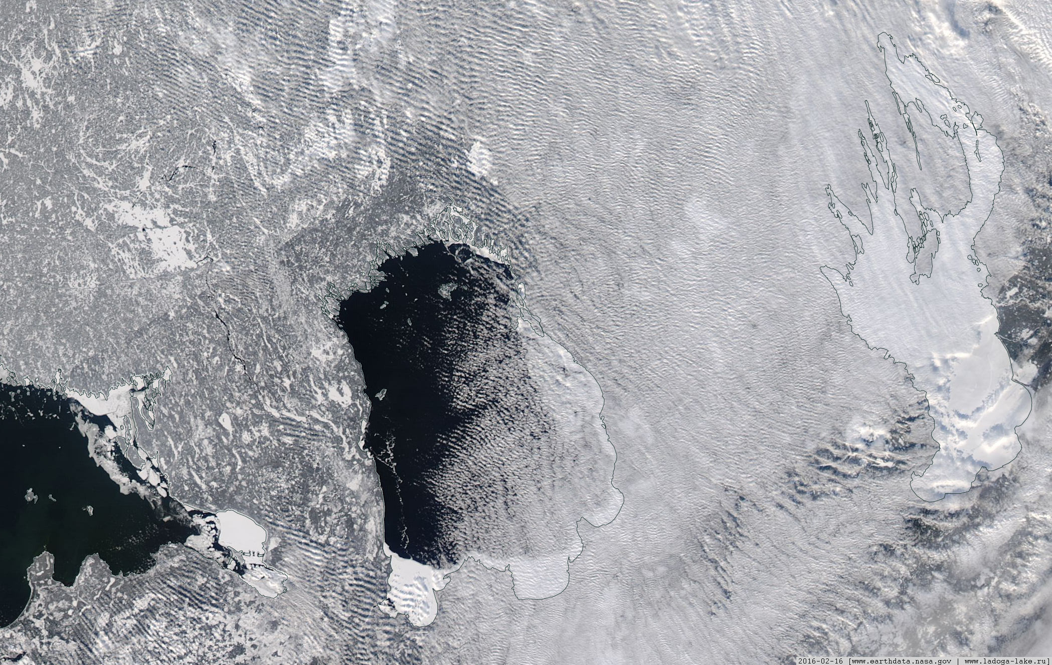Ледовая обстановка ладоге в реальном времени. Ледовая обстановка на Ладоге. Ледовая обстановка Онежское озеро. Космический снимок Онежского озера. Ледовая обстановка в заливе Мордвинова.